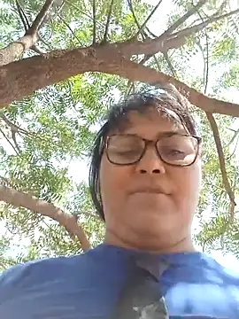 Snapshot of promiscuous-indecent-momm chatting on February 2025 04:44:01 PM promiscuous-indecent-momm online show from February 2025 04:44:01 PM