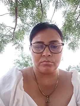 Snapshot of promiscuous-indecent-momm chatting on February 2025 10:59:01 PM promiscuous-indecent-momm online show from February 2025 10:59:01 PM