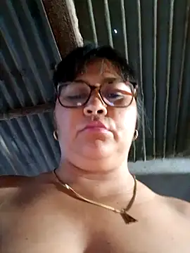 Snapshot of promiscuous-indecent-momm chatting on February 2025 02:04:02 PM promiscuous-indecent-momm online show from February 2025 02:04:02 PM