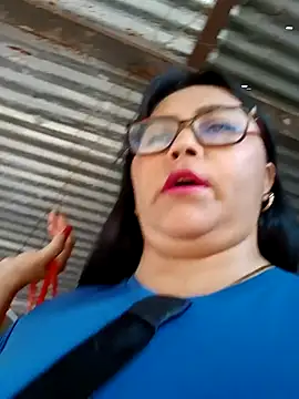 Snapshot of promiscuous-indecent-momm chatting on February 2025 08:30:02 PM promiscuous-indecent-momm online show from February 2025 08:30:02 PM