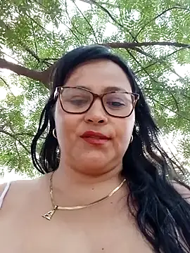 Snapshot of promiscuous-indecent-momm chatting on February 2025 10:31:02 PM promiscuous-indecent-momm online show from February 2025 10:31:02 PM