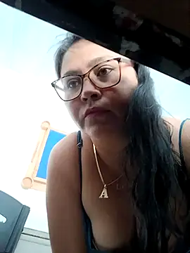 Snapshot of promiscuous-indecent-momm chatting on March 2025 04:03:02 PM promiscuous-indecent-momm online show from March 2025 04:03:02 PM