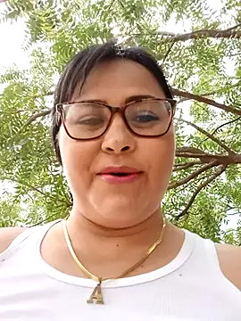 Snapshot of promiscuous-indecent-momm chatting on March 2025 06:34:01 PM promiscuous-indecent-momm online show from March 2025 06:34:01 PM