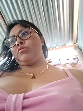 Snapshot of promiscuous-indecent-momm chatting on March 2025 06:12:02 PM promiscuous-indecent-momm online show from March 2025 06:12:02 PM