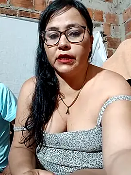 Snapshot of promiscuous-indecent-momm chatting on March 2025 03:30:02 AM promiscuous-indecent-momm online show from March 2025 03:30:02 AM