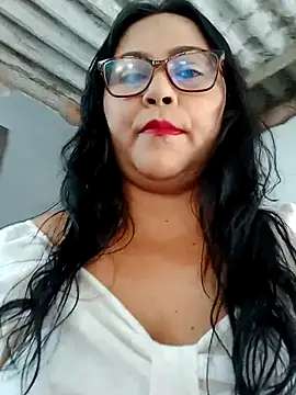 Snapshot of promiscuous-indecent-momm chatting on September 2025 01:35:01 PM promiscuous-indecent-momm online show from September 2025 01:35:01 PM