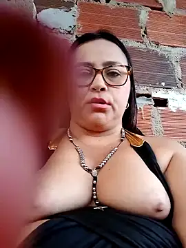 Snapshot of promiscuous-indecent-momm chatting on October 2025 10:28:02 PM promiscuous-indecent-momm online show from October 2025 10:28:02 PM