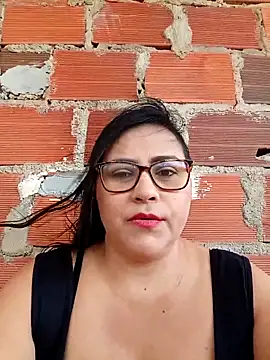 Snapshot of promiscuous-indecent-momm chatting on November 2025 04:17:01 PM promiscuous-indecent-momm online show from November 2025 04:17:01 PM