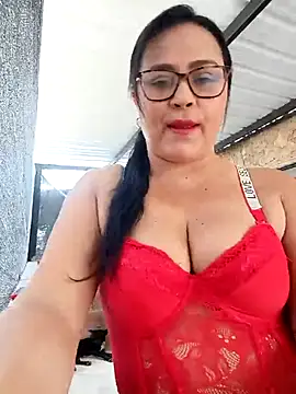 Snapshot of promiscuous-indecent-momm chatting on November 2025 03:23:01 PM promiscuous-indecent-momm online show from November 2025 03:23:01 PM