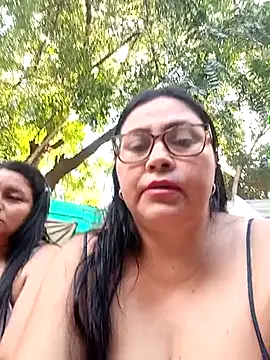 Snapshot of promiscuous-indecent-momm chatting on December 2025 09:09:02 PM promiscuous-indecent-momm online show from December 2025 09:09:02 PM