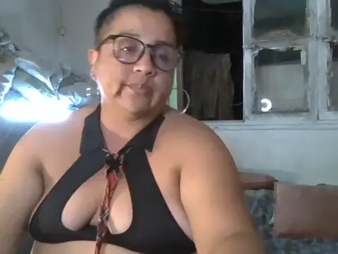 Snapshot of erinadarling79 chatting on February 2025 01:21:01 AM erinadarling79 online show from February 2025 01:21:01 AM