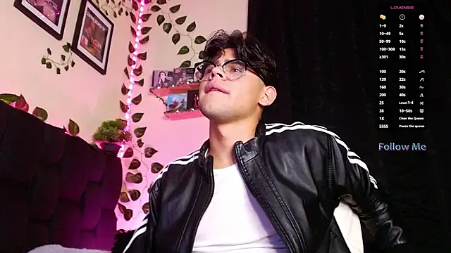 Snapshot of isaac-saenz chatting on February 2025 09:26:02 PM isaac-saenz online show from February 2025 09:26:02 PM