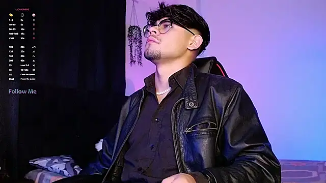 isaac-saenz online show from October 2025 09:17:02 PM