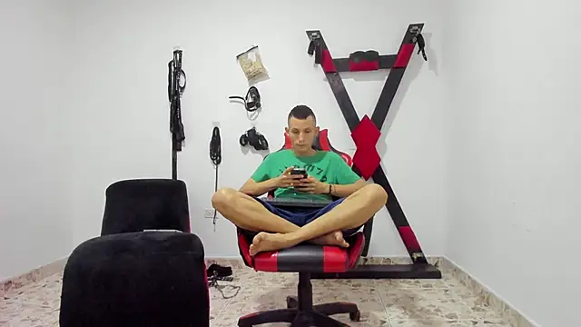 Isak Millan online show from November 2025 02:15:02 AM