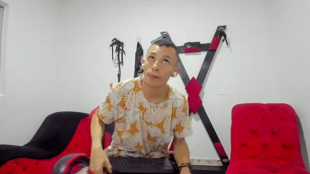 Isak Millan online show from December 2025 08:15:01 PM