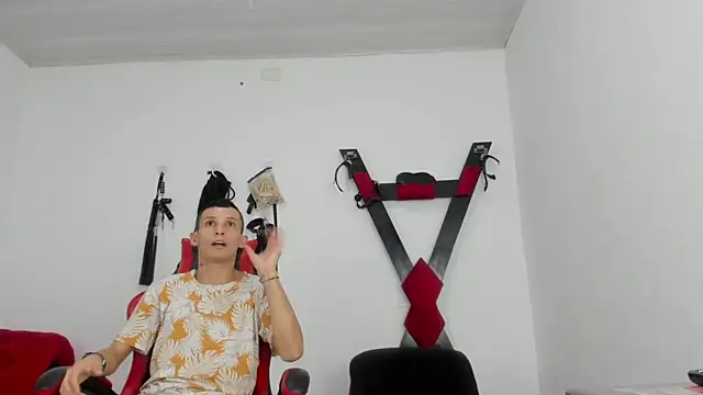 Isak Millan online show from December 2025 10:58:02 PM