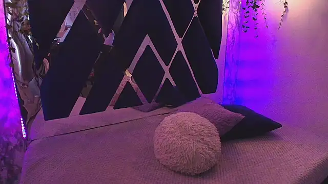 charlotte bluee online show from October 2025 06:31:01 PM