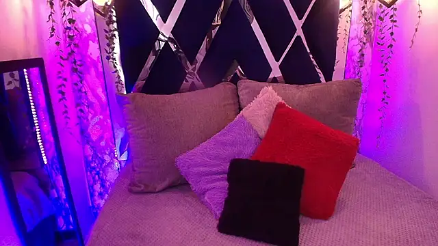 charlotte bluee online show from February 2026 06:17:01 PM