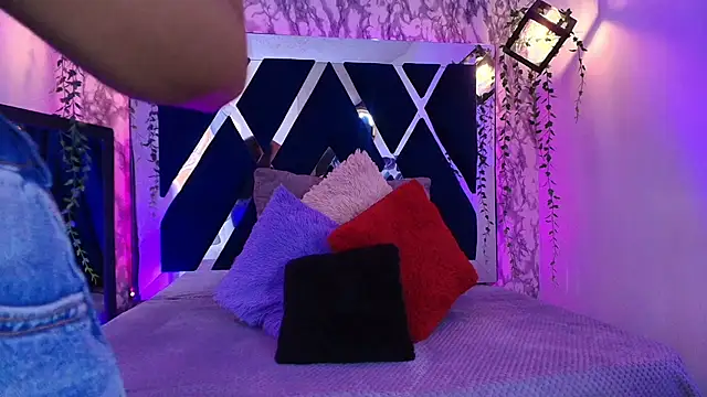 charlotte bluee online show from February 2026 06:47:02 PM