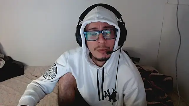 Snapshot of cholitohermoso chatting on September 2025 02:20:01 PM cholitohermoso online show from September 2025 02:20:01 PM