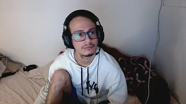 Snapshot of cholitohermoso chatting on September 2025 03:38:02 PM cholitohermoso online show from September 2025 03:38:02 PM