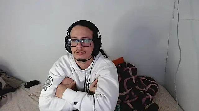 Snapshot of cholitohermoso chatting on September 2025 03:39:02 PM cholitohermoso online show from September 2025 03:39:02 PM