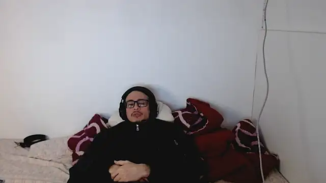 Snapshot of cholitohermoso chatting on September 2025 03:17:01 PM cholitohermoso online show from September 2025 03:17:01 PM