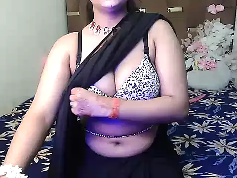 Snapshot of megancatluna chatting on October 2025 03:47:02 AM megancatluna online show from October 2025 03:47:02 AM