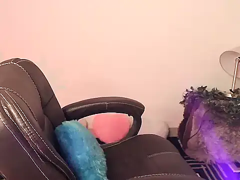 Snapshot of megancatluna chatting on November 2025 04:33:02 AM megancatluna online show from November 2025 04:33:02 AM