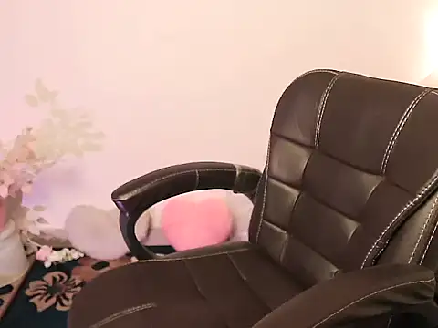 Snapshot of megancatluna chatting on November 2025 04:34:01 AM megancatluna online show from November 2025 04:34:01 AM