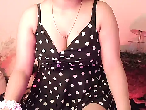 Snapshot of megancatluna chatting on December 2025 04:10:01 AM megancatluna online show from December 2025 04:10:01 AM