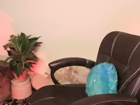 Snapshot of megancatluna chatting on December 2025 05:13:01 AM megancatluna online show from December 2025 05:13:01 AM