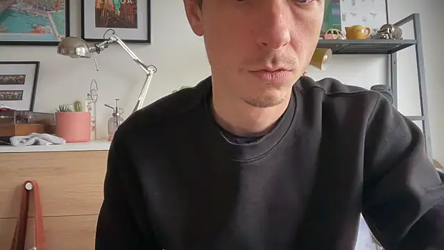 Snapshot of MikymikeBBWD chatting on November 2025 11:43:01 AM MikymikeBBWD online show from November 2025 11:43:01 AM