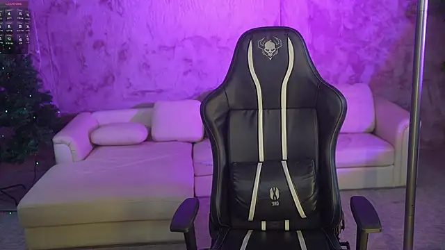 Snapshot of Layla_Sweet_ chatting on December 2025 07:30:02 PM Layla Sweet online show from December 2025 07:30:02 PM