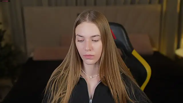 Snapshot of Layla_Sweet_ chatting on January 2026 08:47:01 PM Layla Sweet online show from January 2026 08:47:01 PM