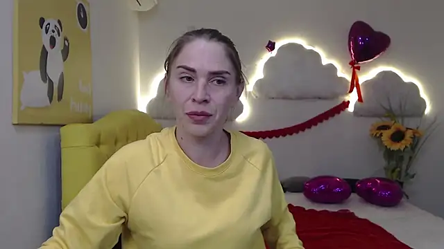 Snapshot of TessaDaybreak chatting on March 2025 01:02:01 PM TessaDaybreak online show from March 2025 01:02:01 PM