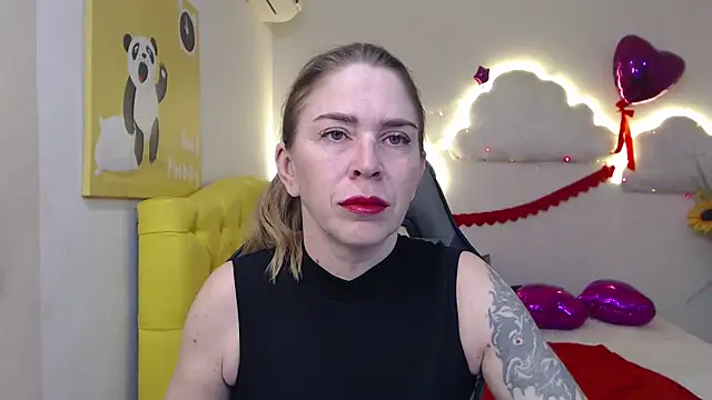 Snapshot of TessaDaybreak chatting on March 2025 07:31:02 AM TessaDaybreak online show from March 2025 07:31:02 AM