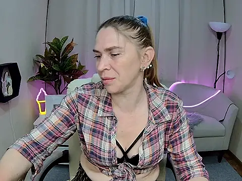 TessaDaybreak online show from May 2026 12:23:02 PM