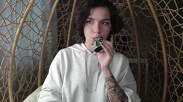 Snapshot of Anna-Sun chatting on October 2025 03:29:01 PM Anna-Sun online show from October 2025 03:29:01 PM