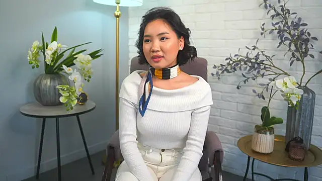 Snapshot of EthalHence chatting on February 2025 12:01:02 PM EthalHence online show from February 2025 12:01:02 PM