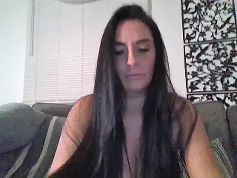 Layla Gilf Mae online show from March 2025 12:33:02 AM