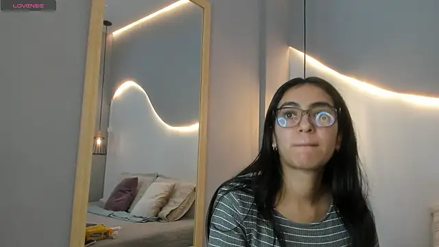 Snapshot of lucelly_15 chatting on October 2025 11:43:01 AM lucelly 15 online show from October 2025 11:43:01 AM