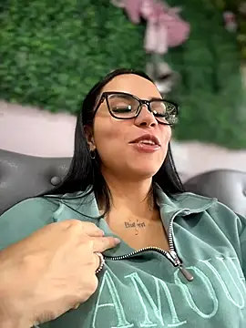 Naatalia online show from May 2026 07:32:01 PM