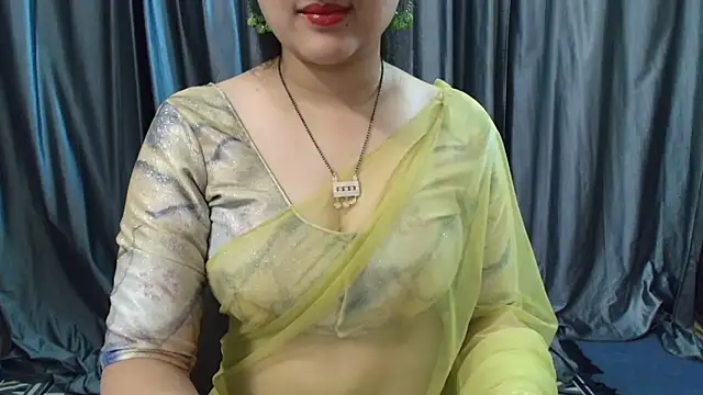 Snapshot of goldiwets chatting on September 2025 04:34:02 AM goldiwets online show from September 2025 04:34:02 AM