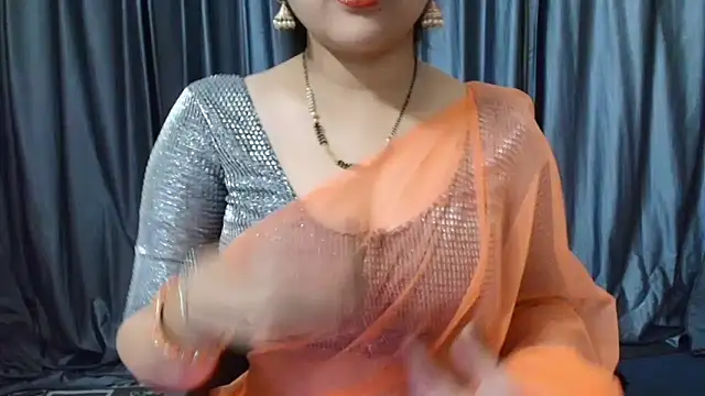 Snapshot of goldiwets chatting on September 2025 03:11:01 AM goldiwets online show from September 2025 03:11:01 AM