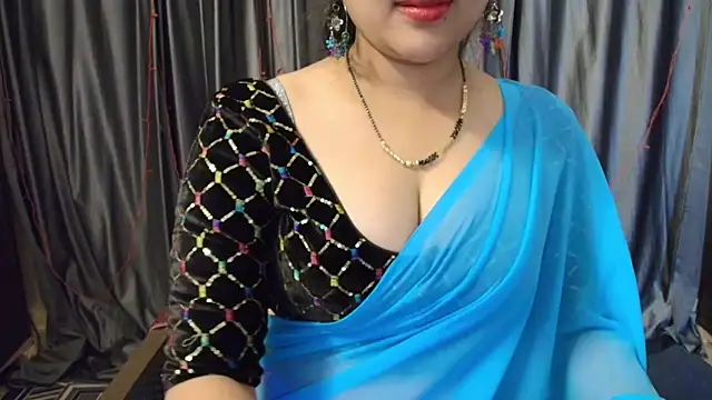 Snapshot of goldiwets chatting on November 2025 04:36:02 AM goldiwets online show from November 2025 04:36:02 AM