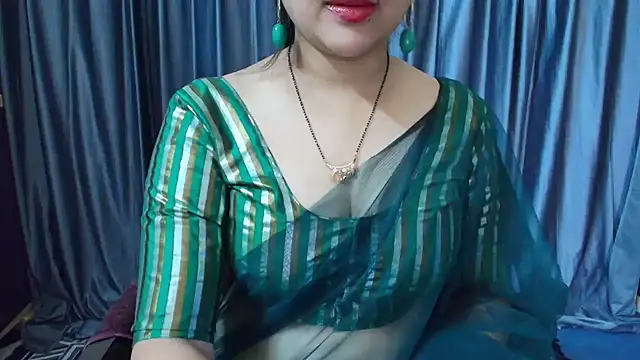 Snapshot of goldiwets chatting on November 2025 04:02:02 AM goldiwets online show from November 2025 04:02:02 AM