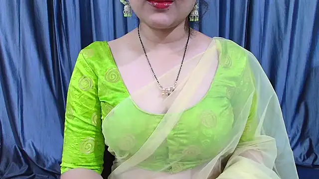 Snapshot of goldiwets chatting on November 2025 04:29:01 PM goldiwets online show from November 2025 04:29:01 PM