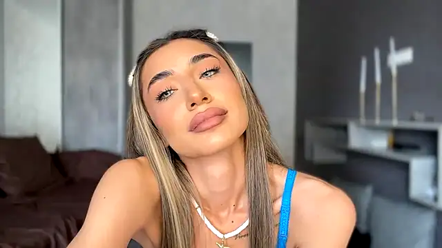 Snapshot of alissadreams chatting on June 2026 10:32:01 AM alissadreams online show from June 2026 10:32:01 AM
