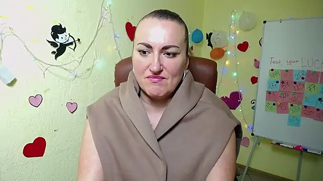 Snapshot of DianaMGG chatting on February 2025 12:13:01 PM DianaMGG online show from February 2025 12:13:01 PM